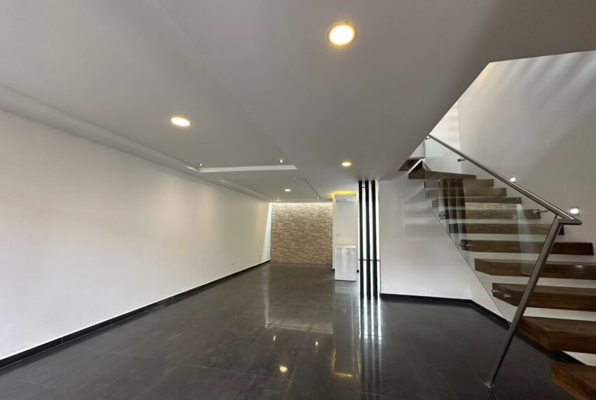 WhatsApp Image 2025-10-23 at 13.12.52 (4)